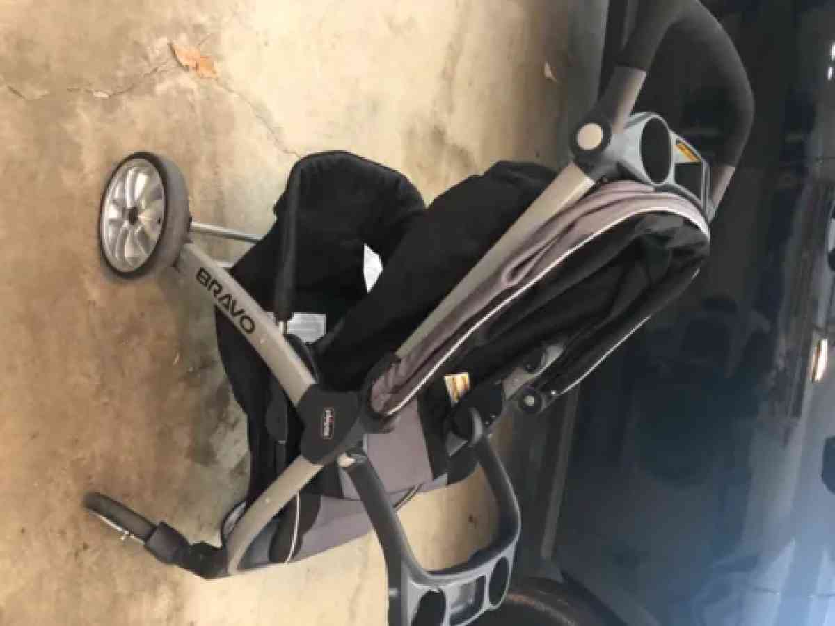 Chicco travel system car seat base an stroller - Kansas City, Kansas - FleaMarketBay