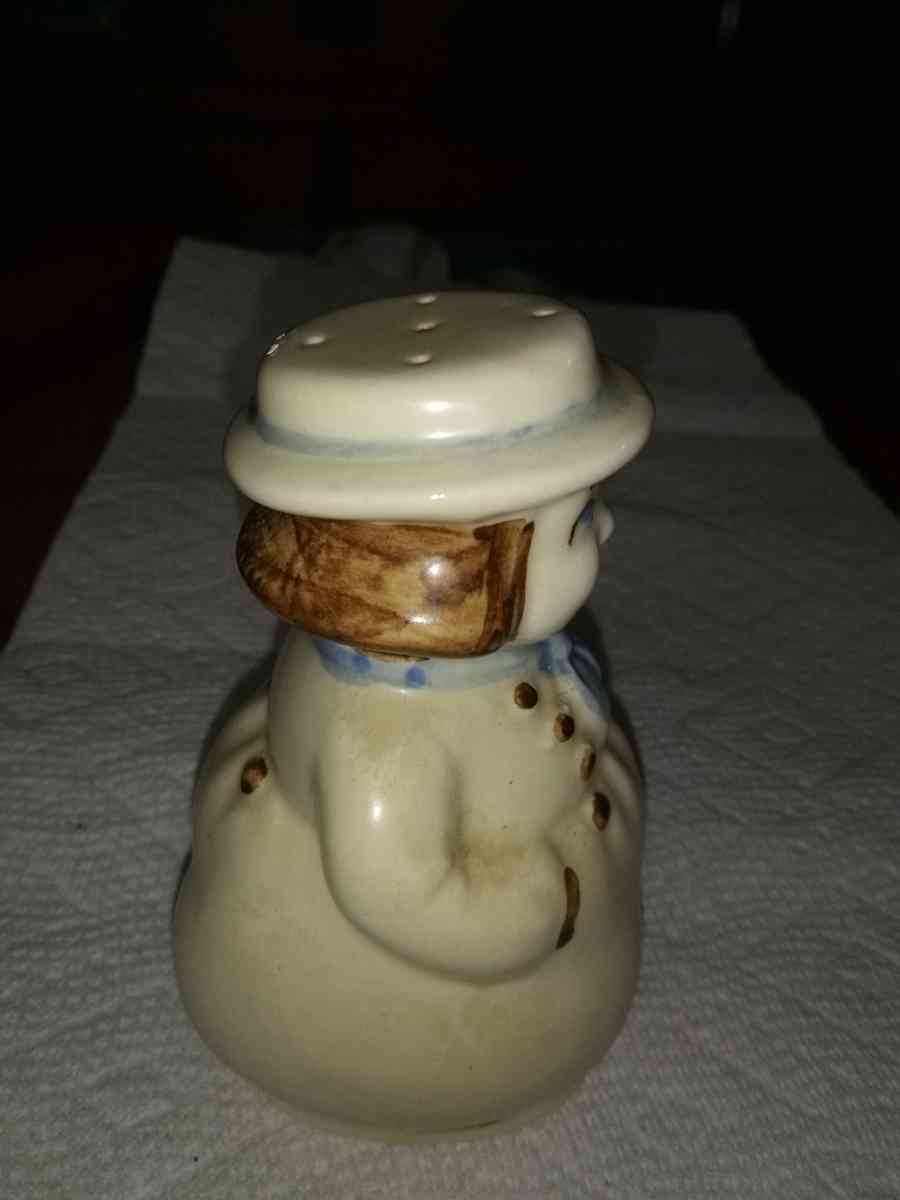 Shawnee Dutch boy Shaker - Pawtucket, Rhode Island - FleaMarketBay