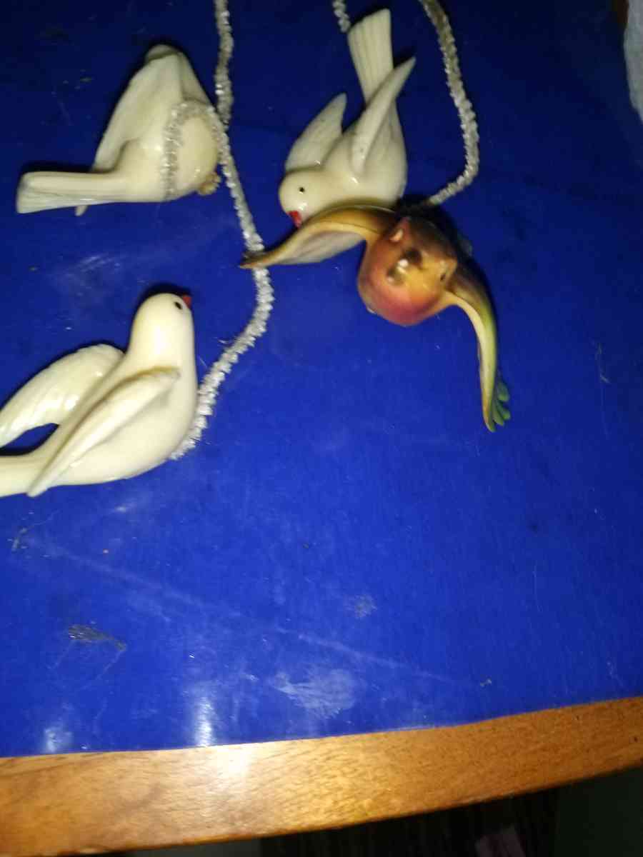 3 white and 1 airbrushed Lucite Birds - Pawtucket, Rhode Island - FleaMarketBay