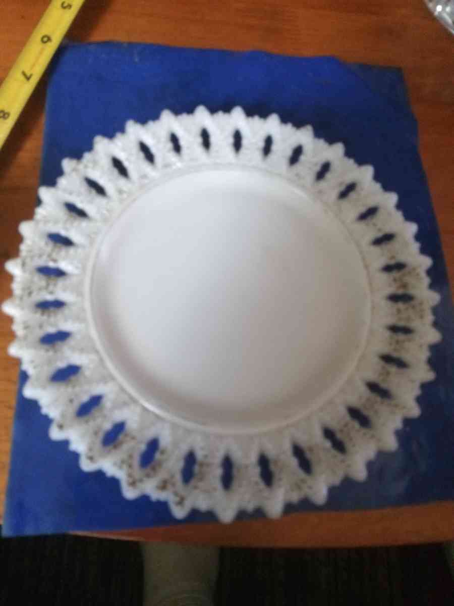 Kemple Sheaf of wheat milk glass plate - Pawtucket, Rhode Island - FleaMarketBay