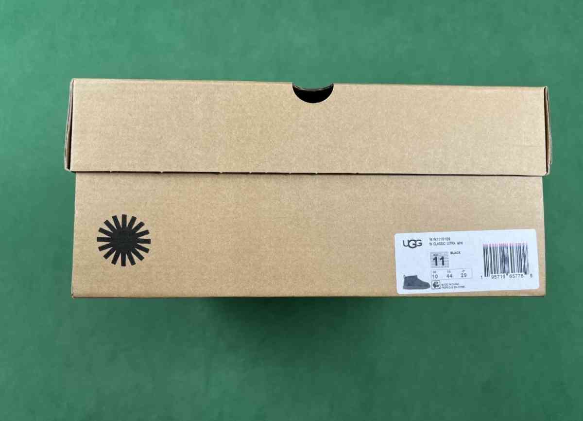 new UGG classic mini - Brooklyn, New York - FleaMarketBay