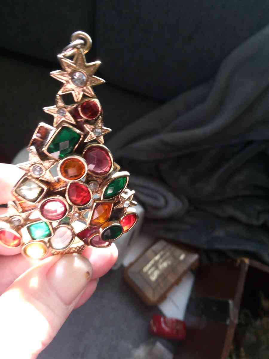 Vintage Christmas tree pendant - Pawtucket, Rhode Island - FleaMarketBay