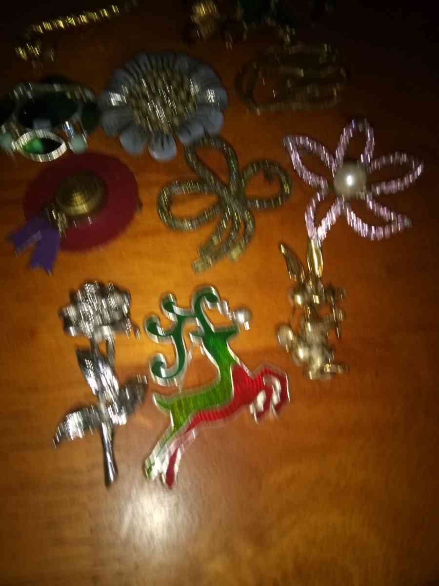 15 vintage Costume pins - Pawtucket, Rhode Island - FleaMarketBay