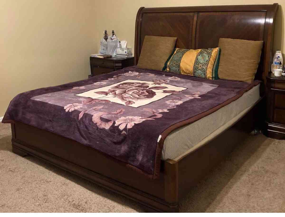 King size bed - Aurora, Colorado