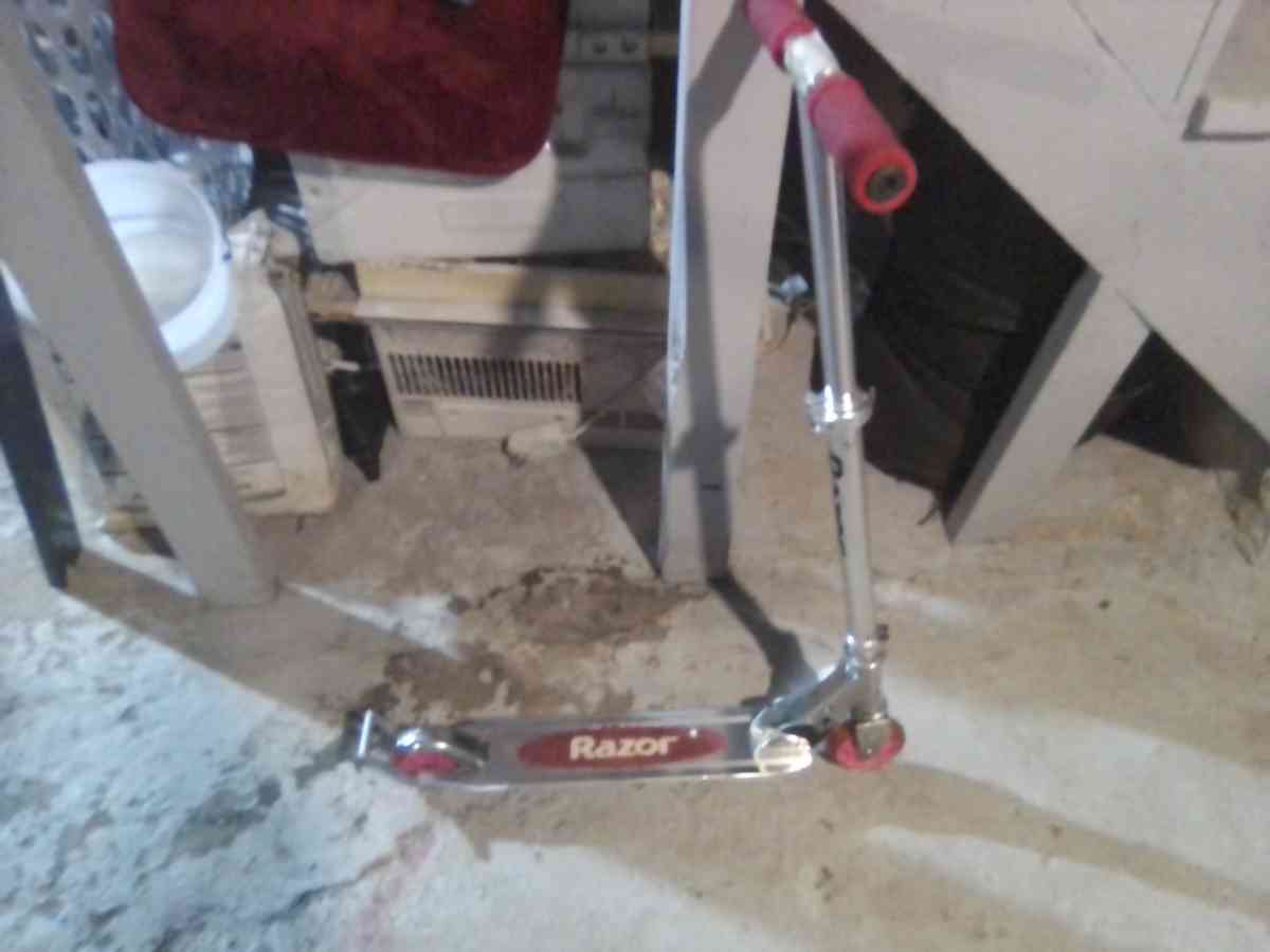 Red Razor Scooter - Berlin, Connecticut