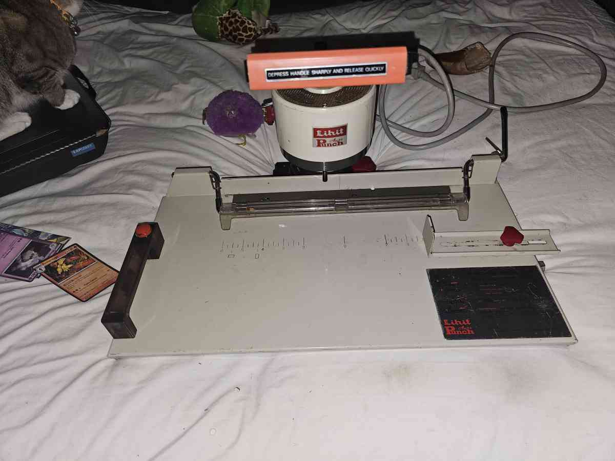 A Lihit Electrical paper Hole Puncher Model 2001AA - Ventura, California - FleaMarketBay