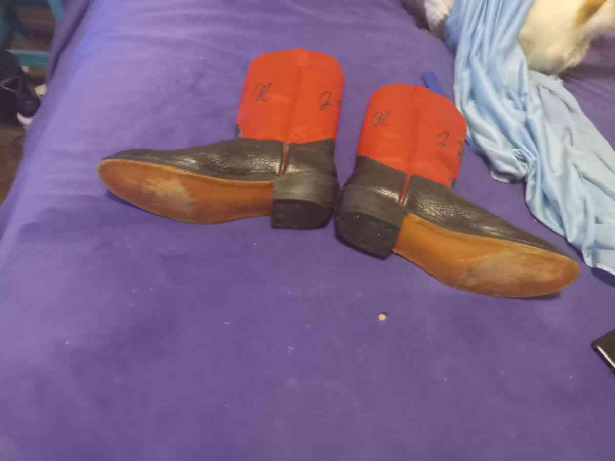 Custom made black and red mens size 11 bull hide - Roswell, New Mexico - FleaMarketBay