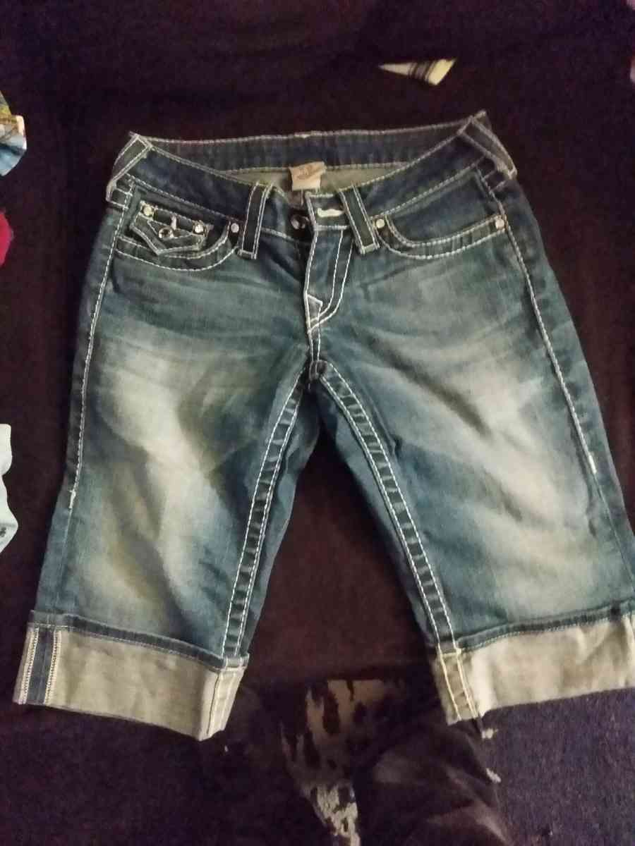 TRUE RELIGION WOMANS JEANS - Mill Creek, Washington - FleaMarketBay