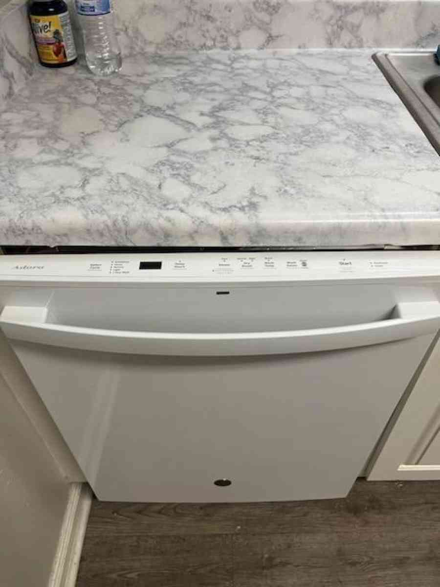 GE DishwasherUltra Quiet  1yr old - West Columbia, South Carolina - FleaMarketBay