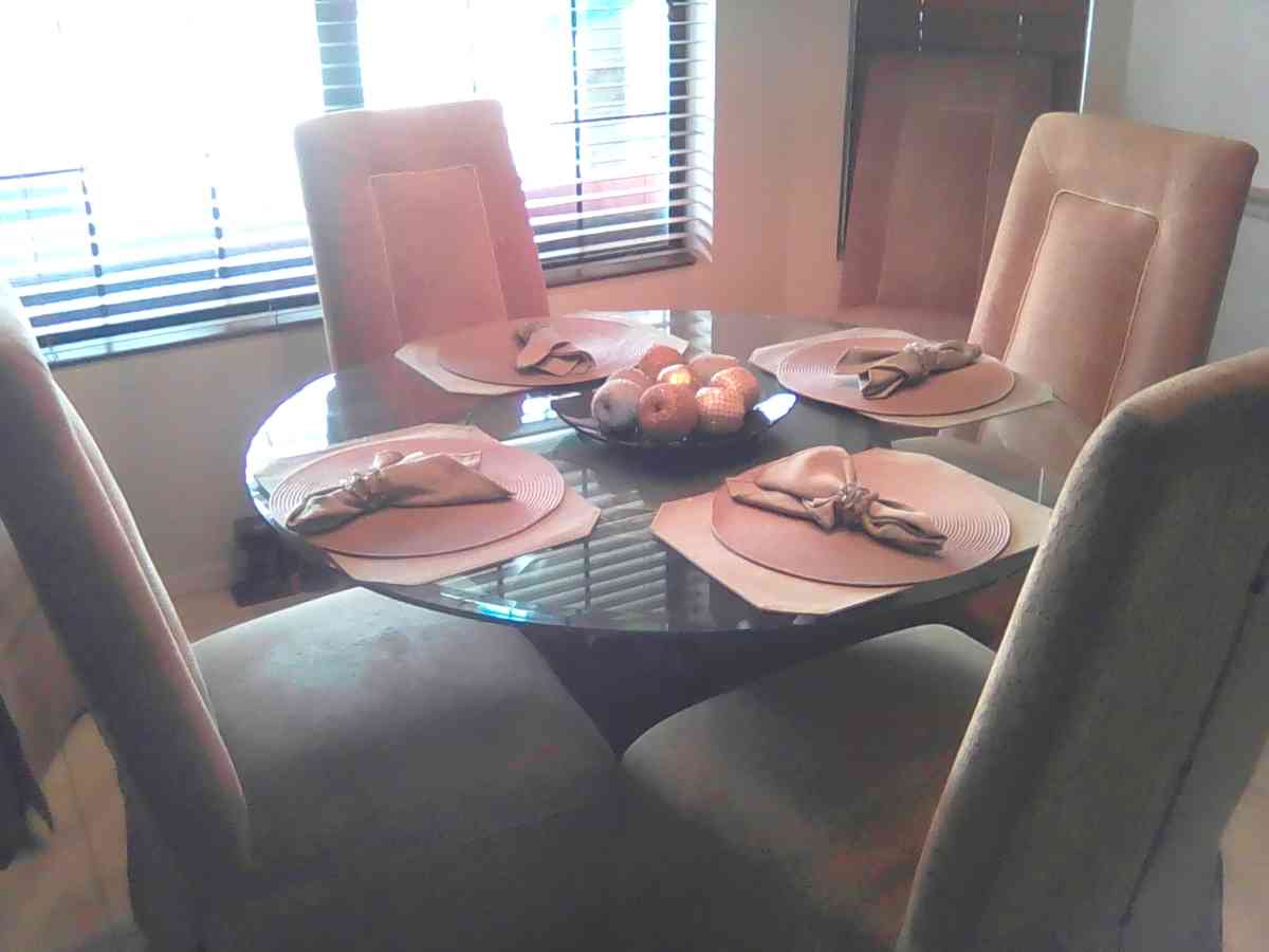 Dinning Table With 6Chairs - Glendale, Arizona - FleaMarketBay