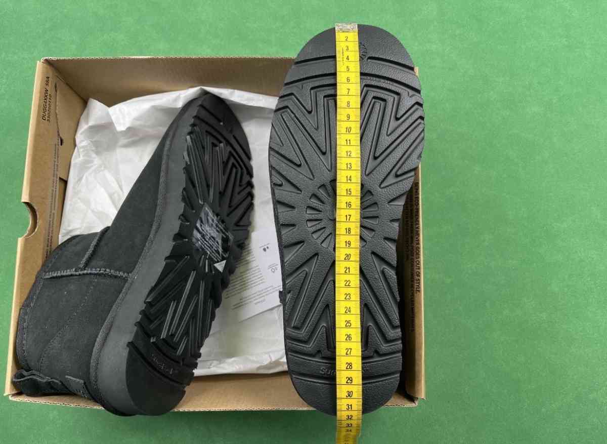 new UGG classic mini - Brooklyn, New York - FleaMarketBay