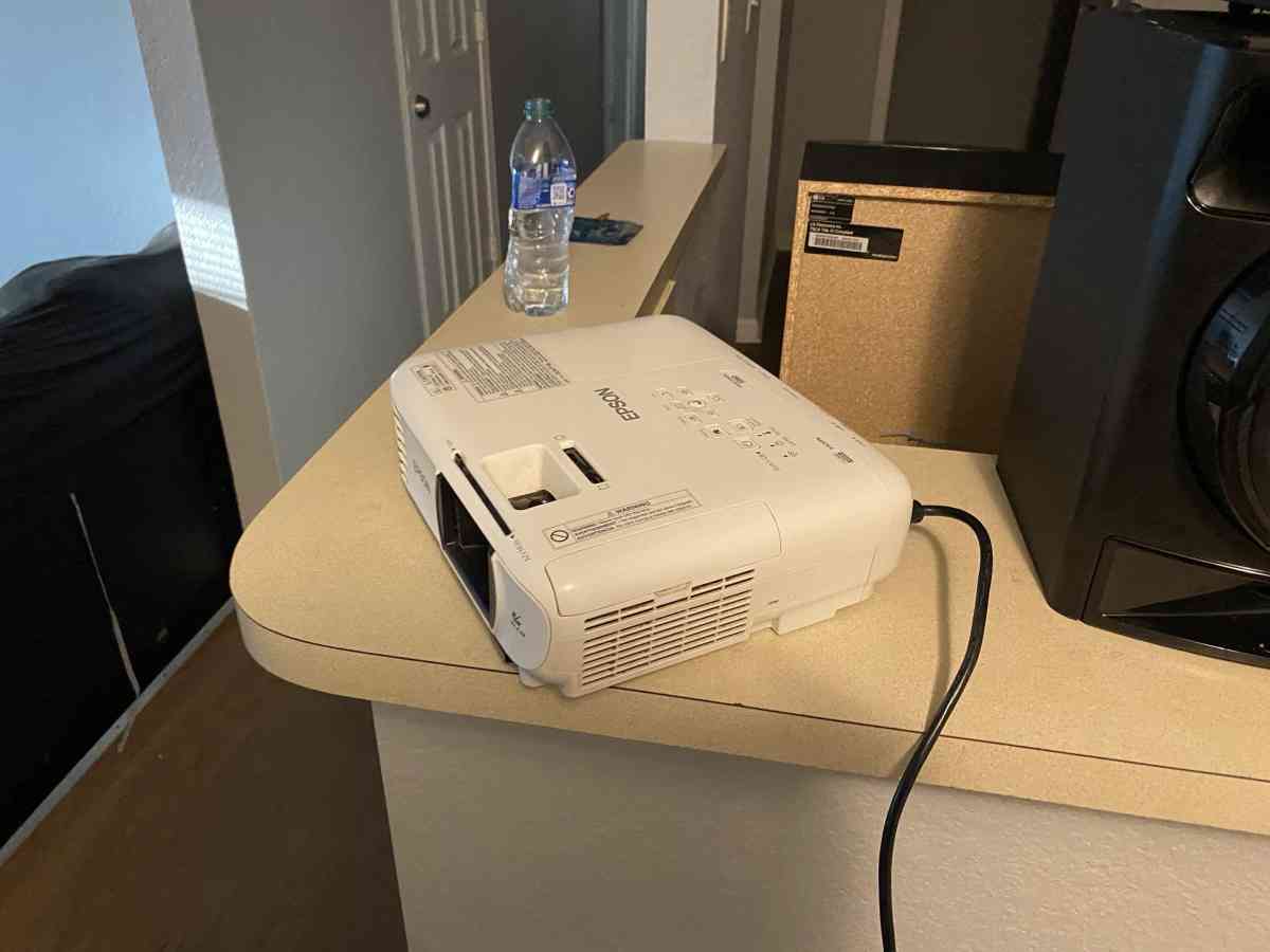 Epson projector - Atlanta, Georgia - FleaMarketBay