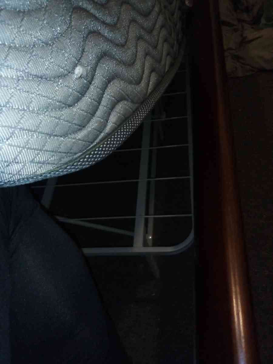 Beautiful Sleigh Bed Hdbrd Side Rails Ftbrd no matres - Paterson, New Jersey - FleaMarketBay