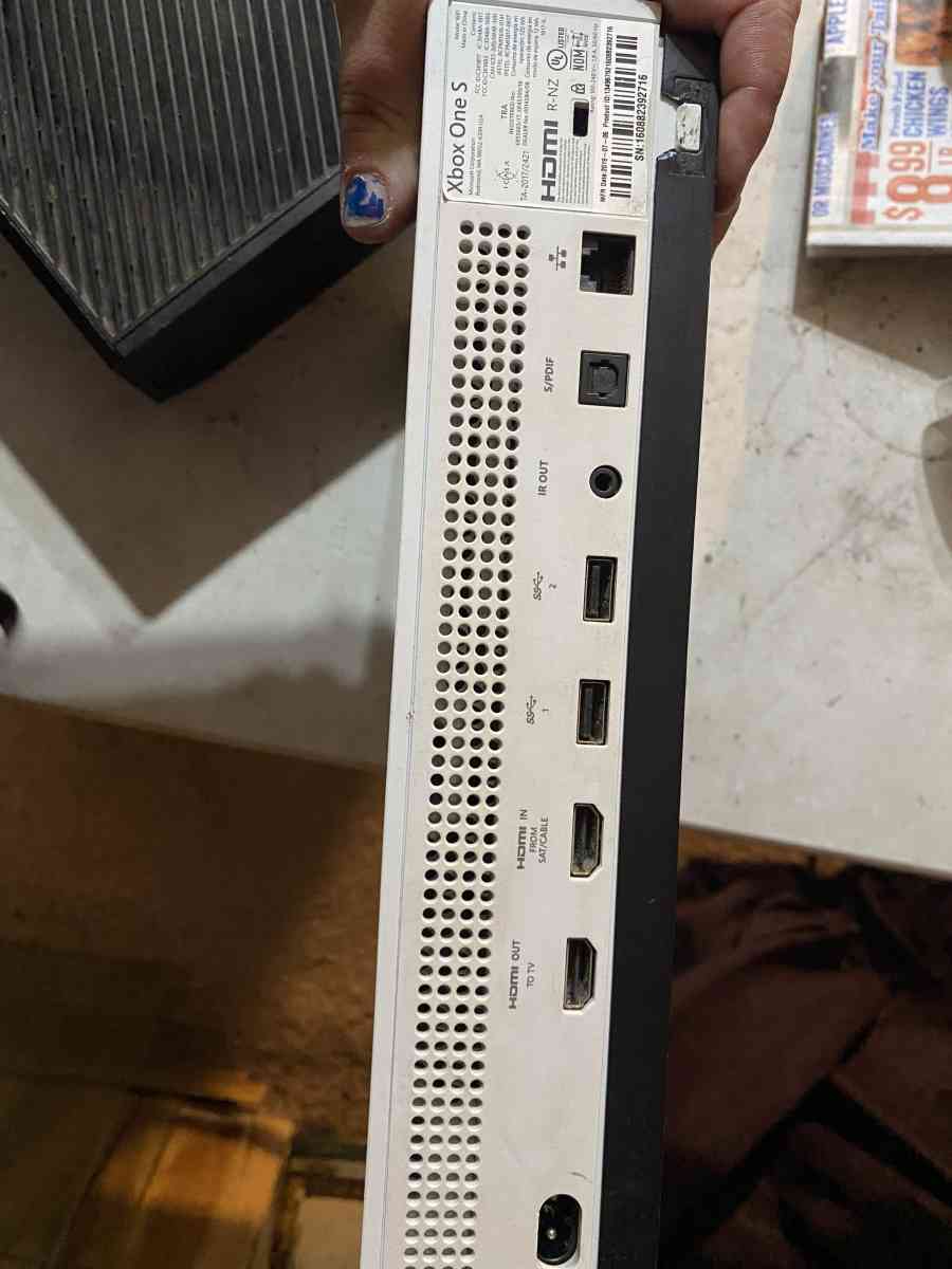 Xbox One and Xbox One S - Winnsboro, South Carolina - FleaMarketBay