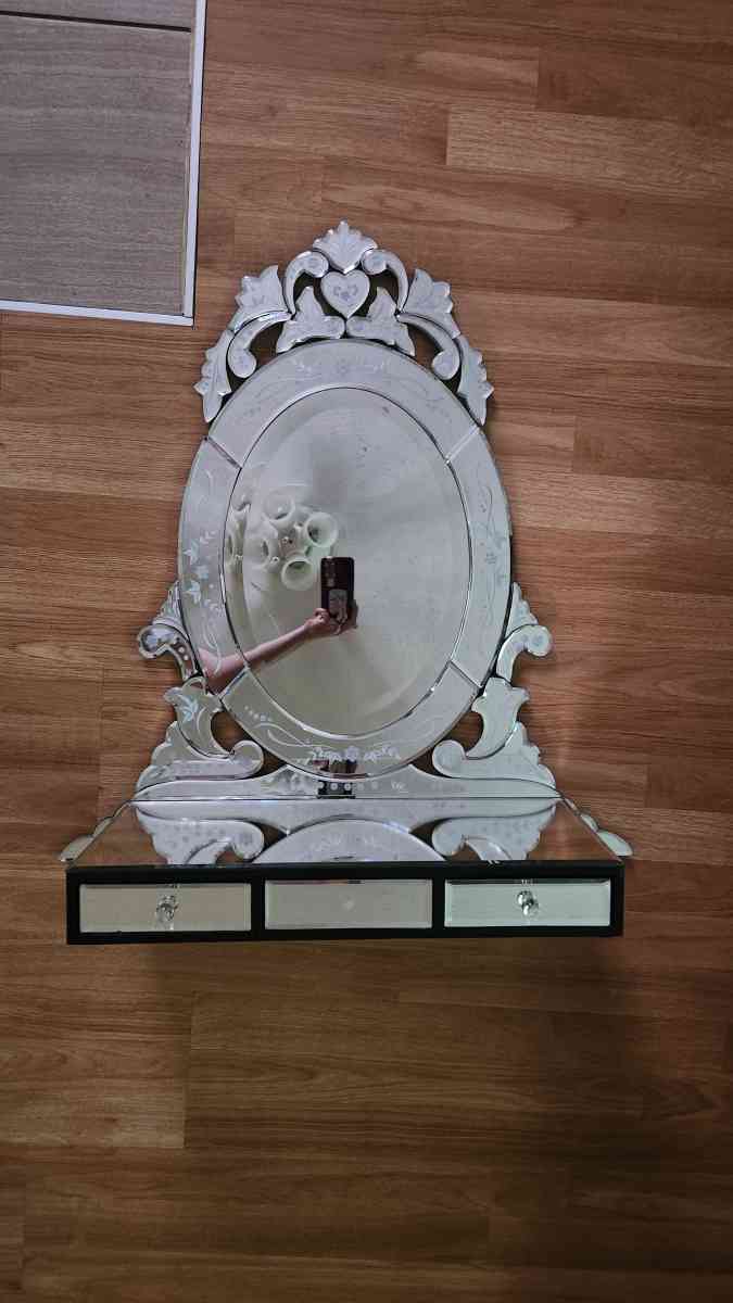 vintage venetian mirror  vanity - Glasgow, Kentucky