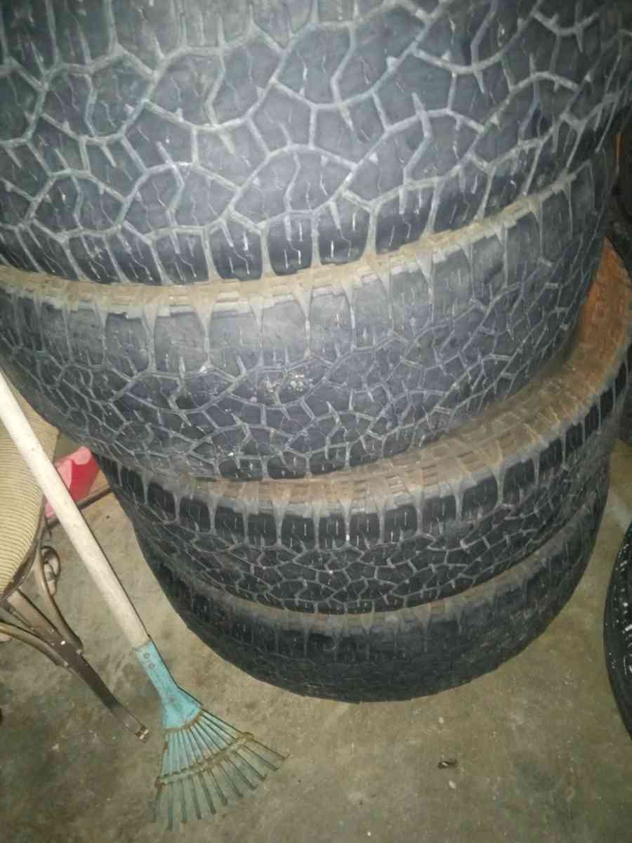 barely used Goodyear Wrangler tires - Armona, California