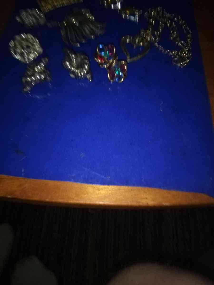 Costume Jewelry Lot - Pawtucket, Rhode Island - FleaMarketBay