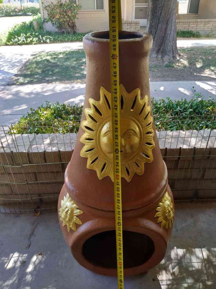 Una Chimenea De Barro Clay Chimney Outdoor Heater 50 X 24 - Phoenix, Arizona - FleaMarketBay