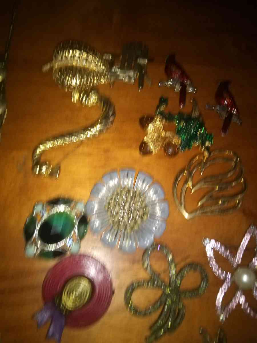 15 vintage Costume pins - Pawtucket, Rhode Island - FleaMarketBay