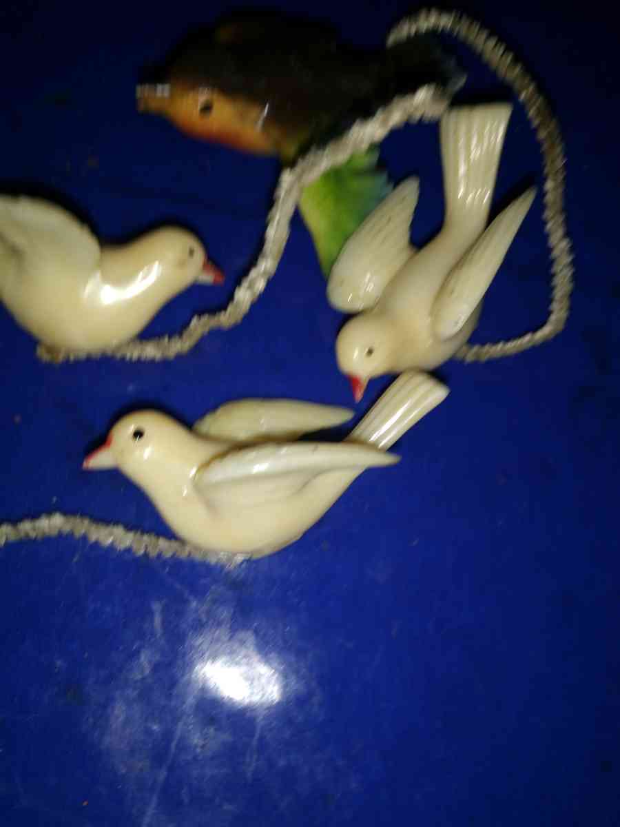 3 white and 1 airbrushed Lucite Birds - Pawtucket, Rhode Island - FleaMarketBay