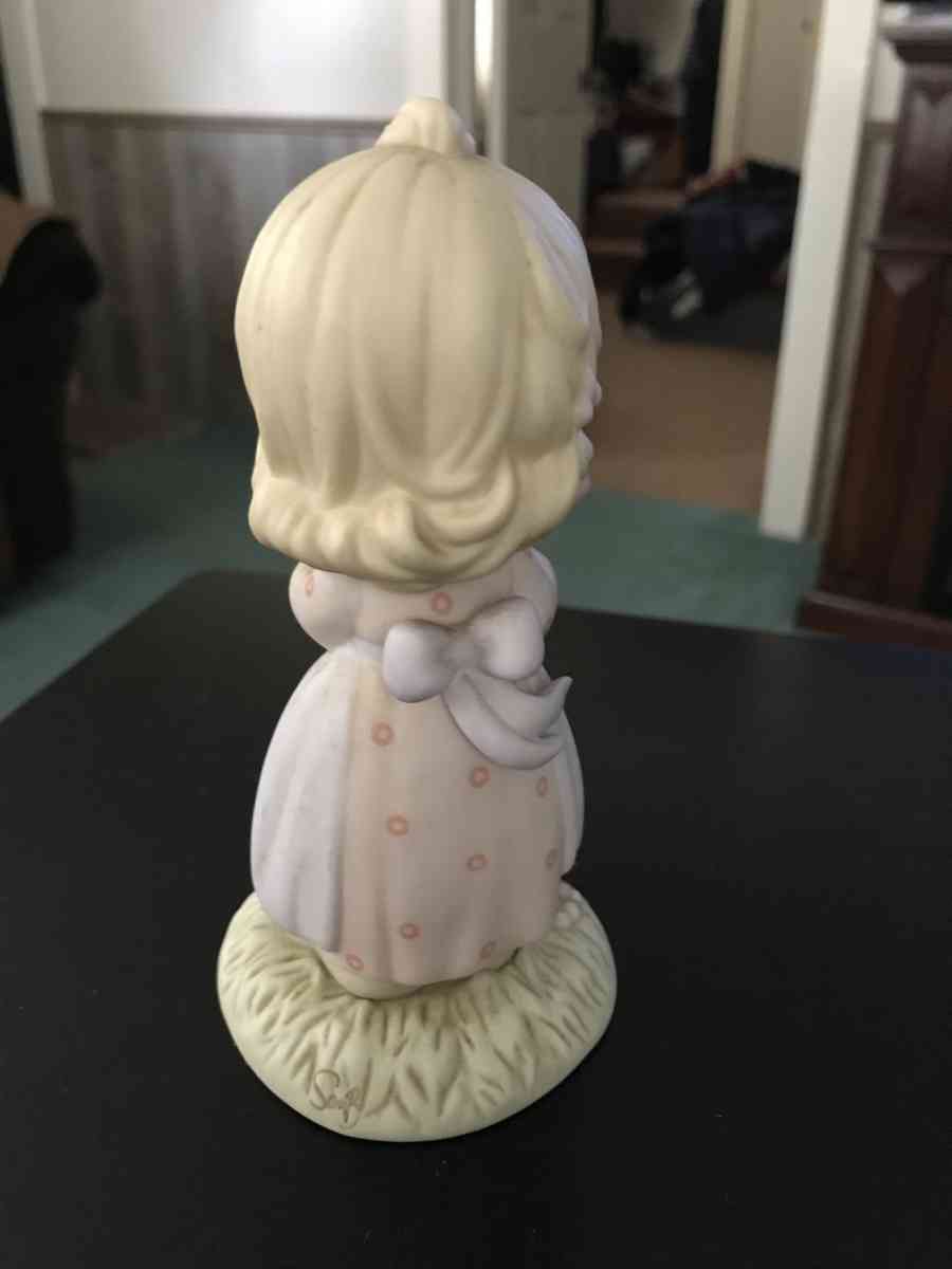 precious moment girl holding a cake - Toledo, Ohio - FleaMarketBay