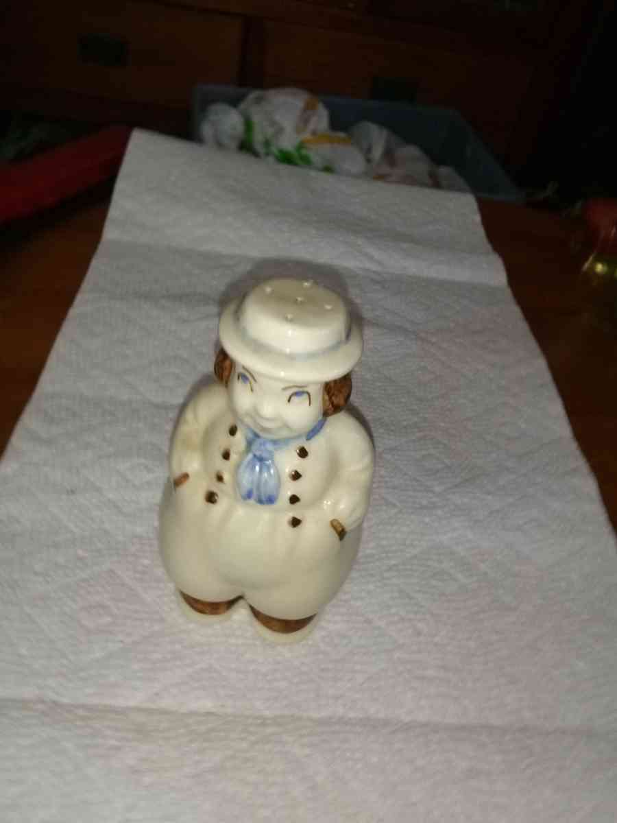 Shawnee Dutch boy Shaker - Pawtucket, Rhode Island - FleaMarketBay