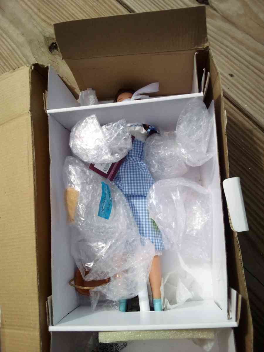 wizard of oz Dorothy over the rainbow - Wellston, Ohio