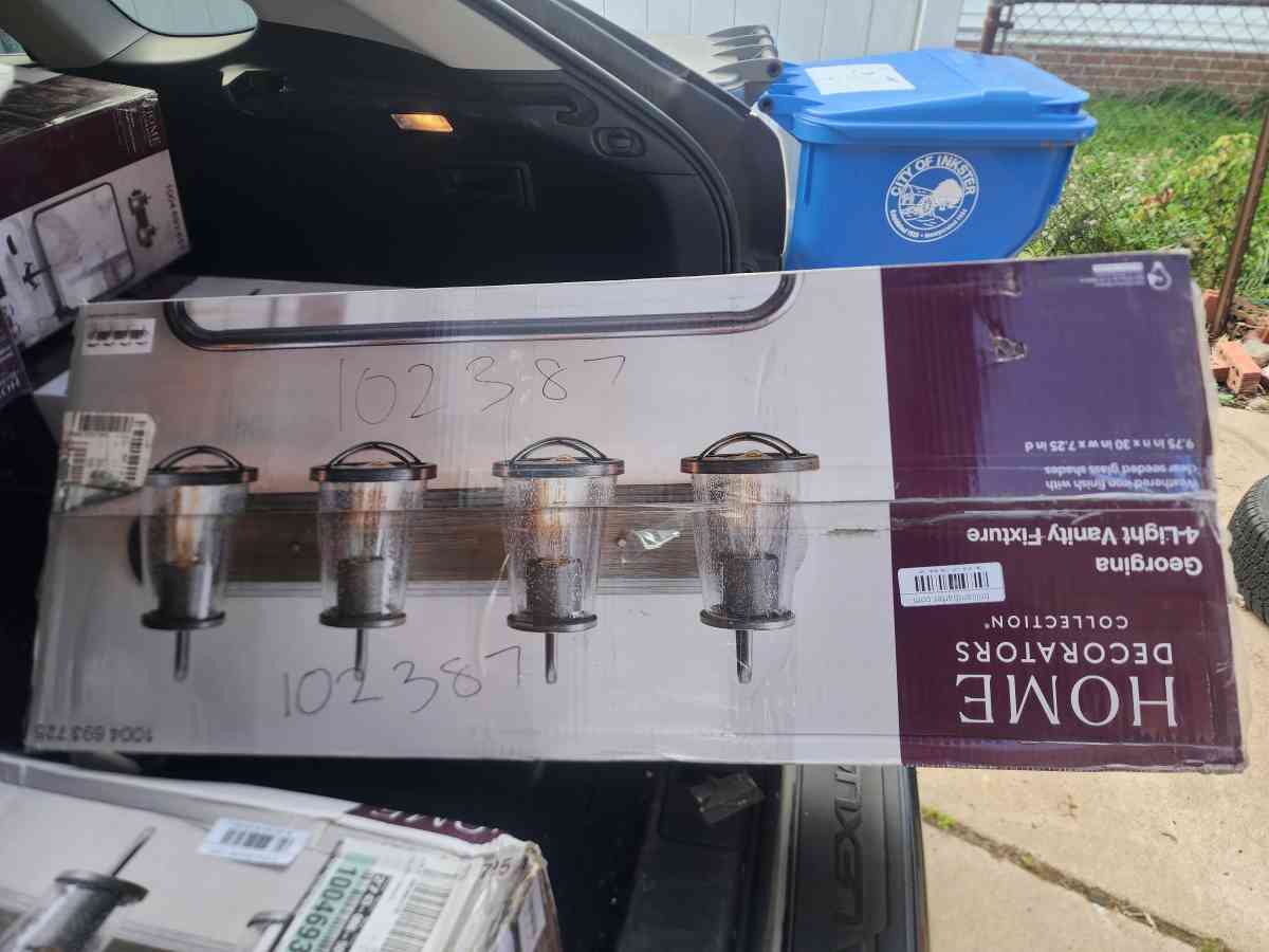 Brand new blinds bath tub light fixtures - Inkster, Michigan - FleaMarketBay