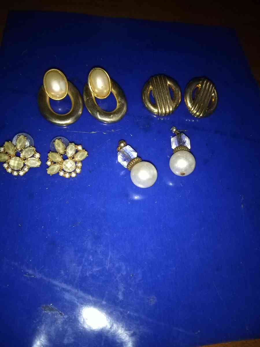 4 pairs Vintage pierced earrings - Pawtucket, Rhode Island