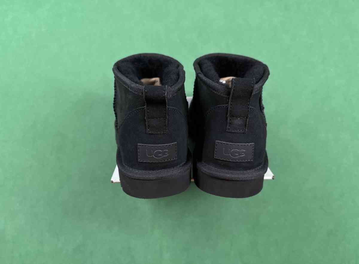 new UGG classic mini - Brooklyn, New York - FleaMarketBay