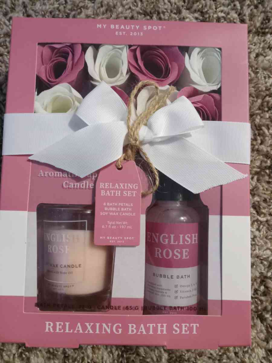 bath and body works facial spa bubble bath and sunglasses - Sacramento, California - FleaMarketBay