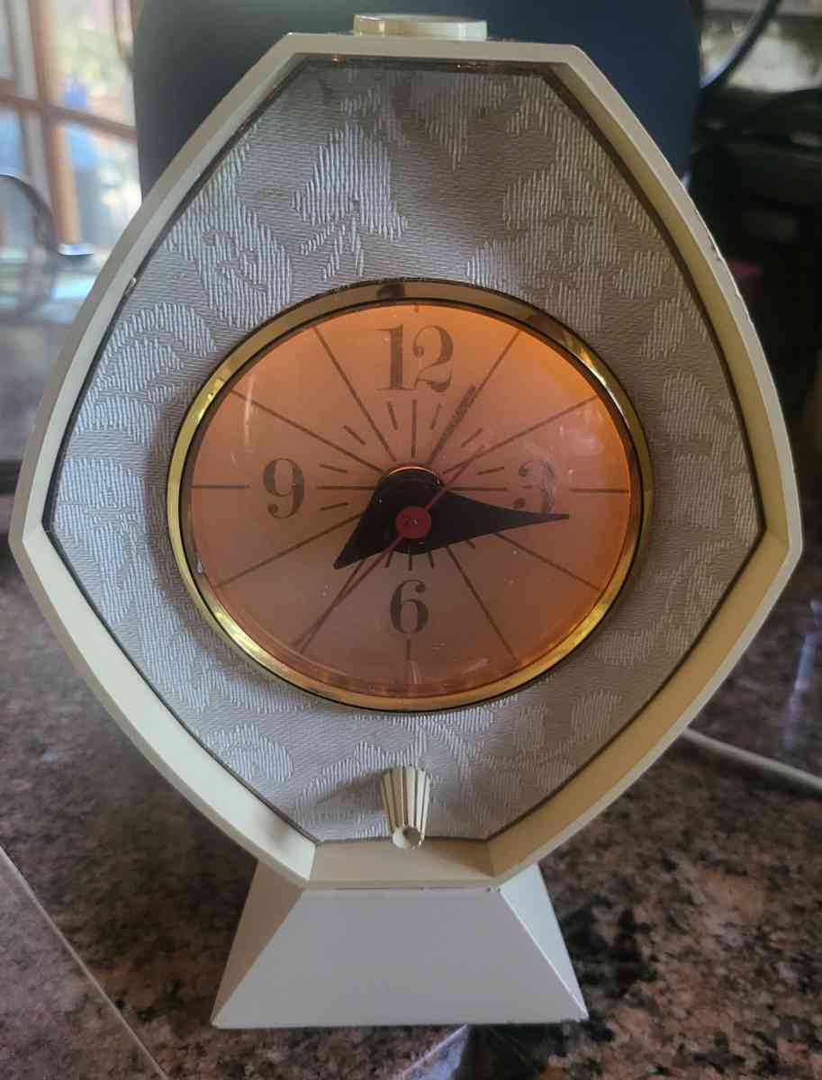 Vintage Brown and Bigelow Projection  Clock plus Bulbs - San Diego, California - FleaMarketBay