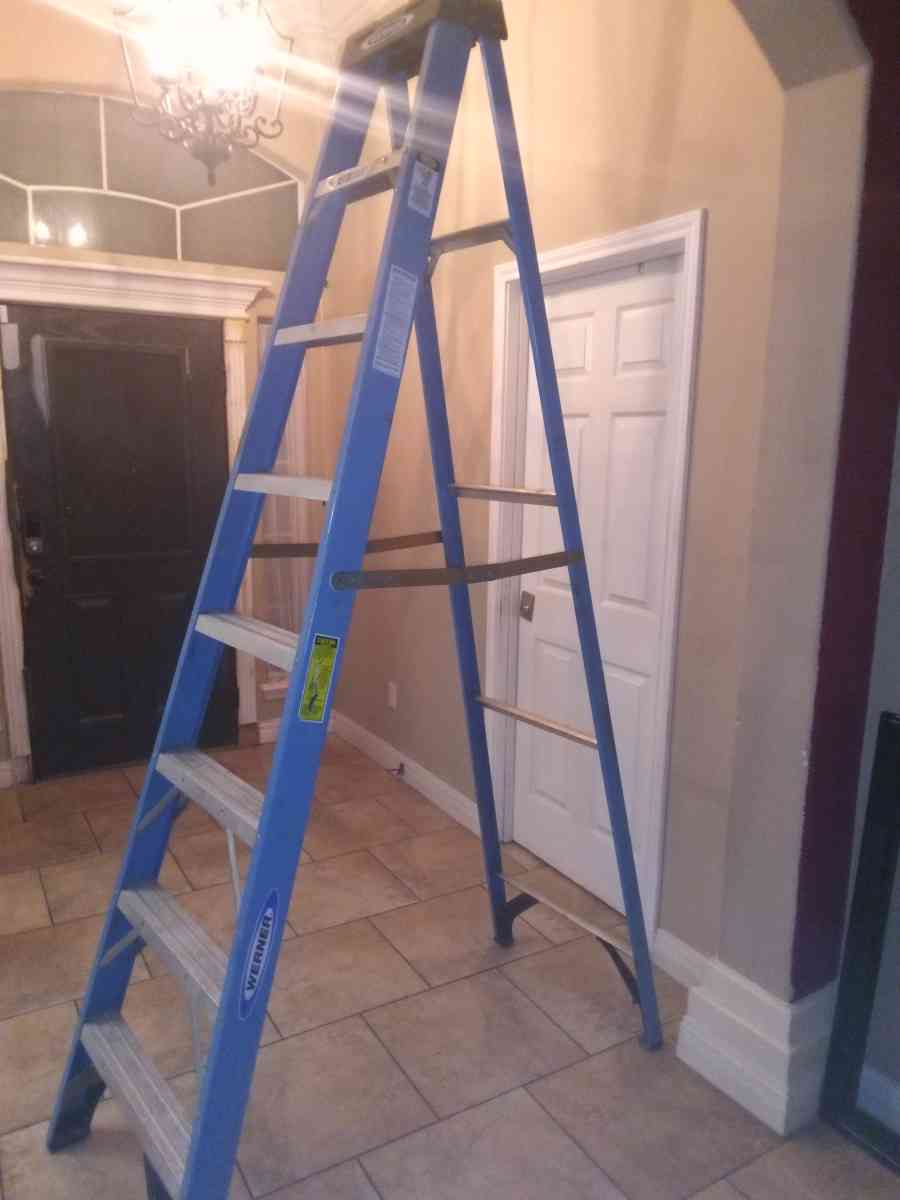 8 ft Werner ladder fiberglass 100 - Corpus Christi, Texas - FleaMarketBay