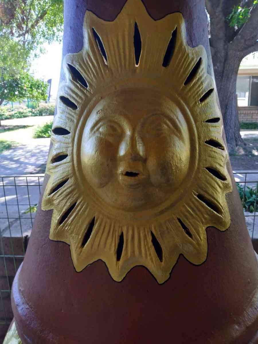 Una Chimenea De Barro Clay Chimney Outdoor Heater 50 X 24 - Phoenix, Arizona - FleaMarketBay