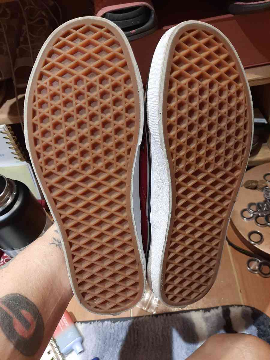 vans size 7womens or  5and a half mens - Waycross, Georgia - FleaMarketBay