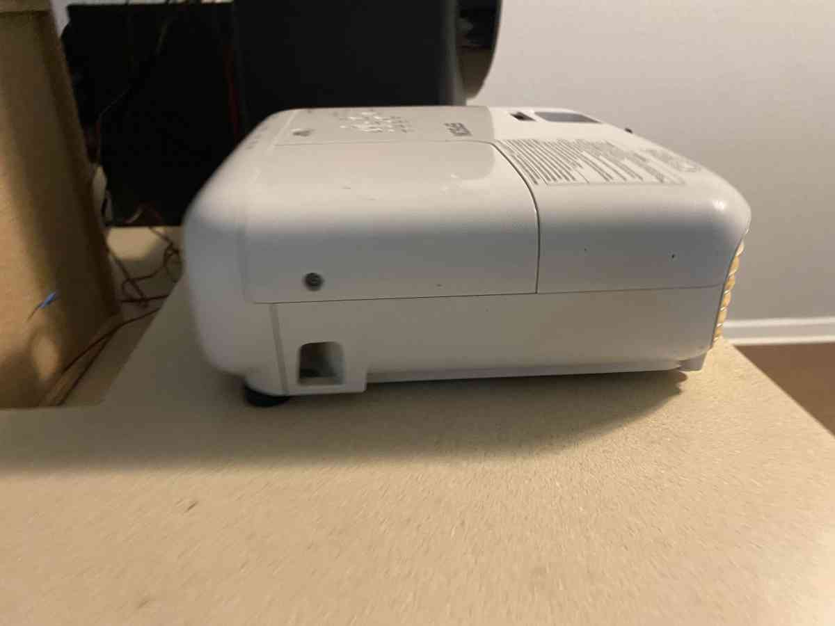 Epson projector - Atlanta, Georgia - FleaMarketBay