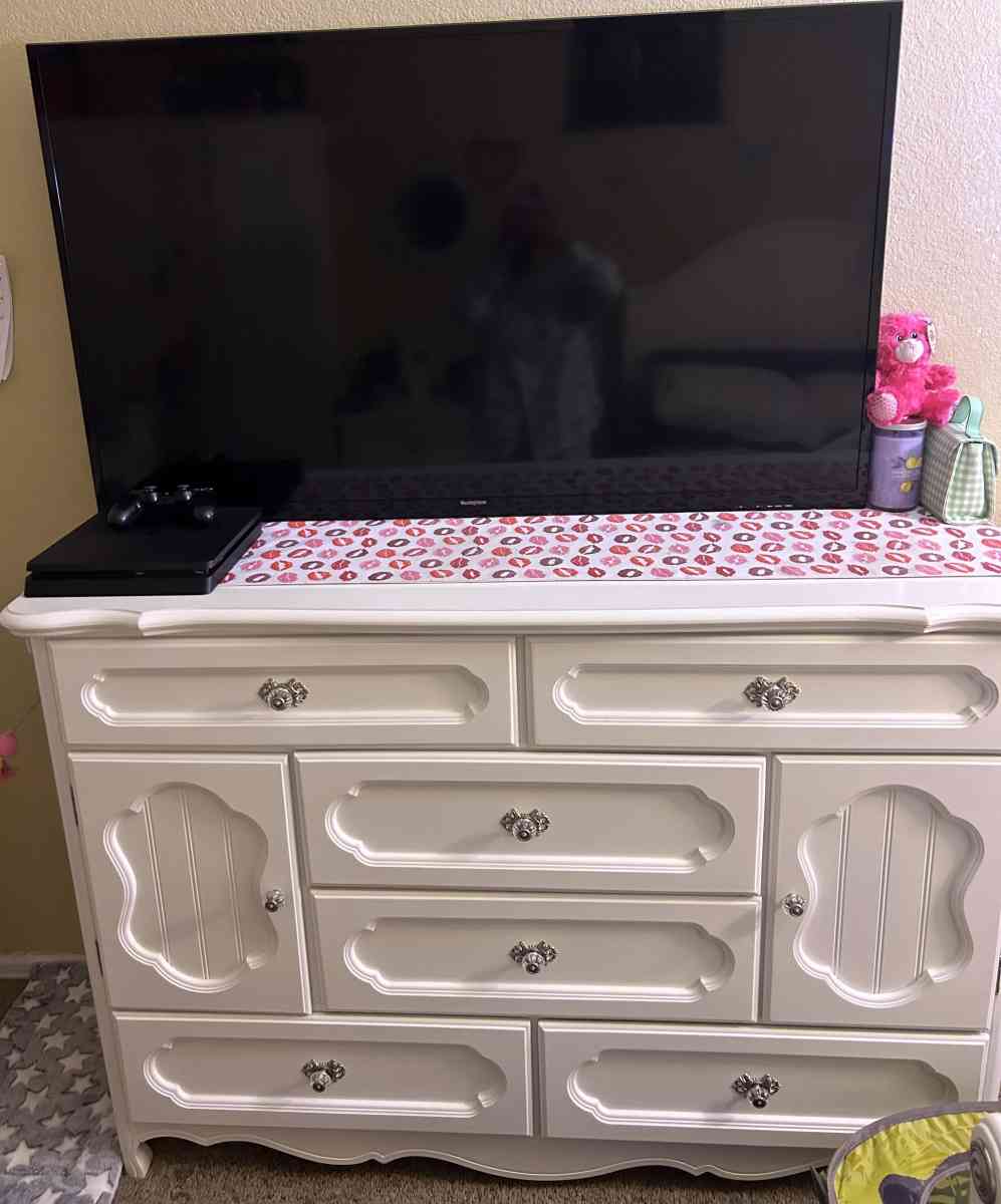 dresser - Aurora, Colorado