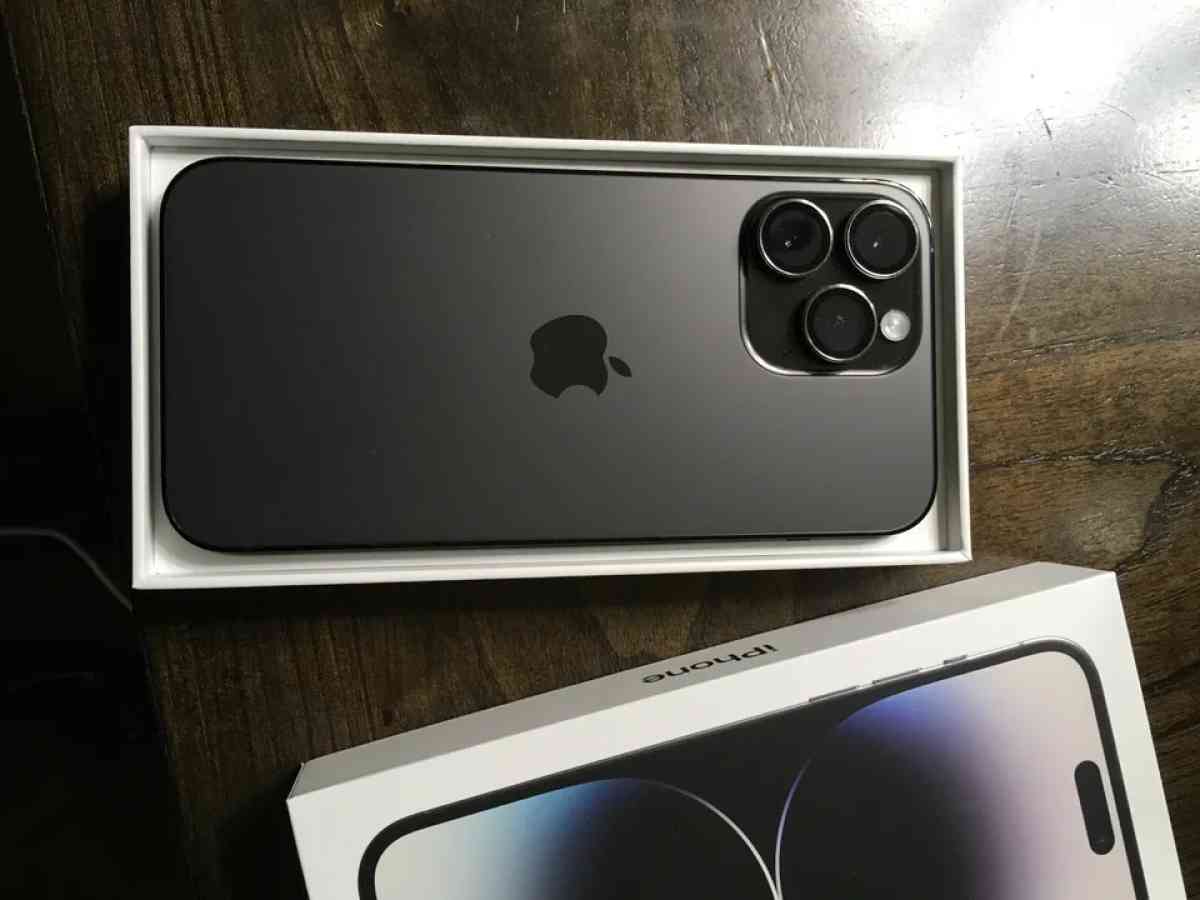 I phone 14 pro max unlocked Black - Miami Beach, Florida - FleaMarketBay