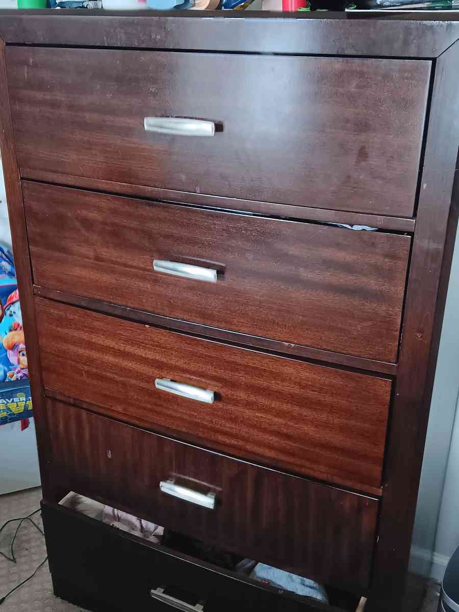 bedroom furniture and TV stand - Woodbridge, Virginia - FleaMarketBay