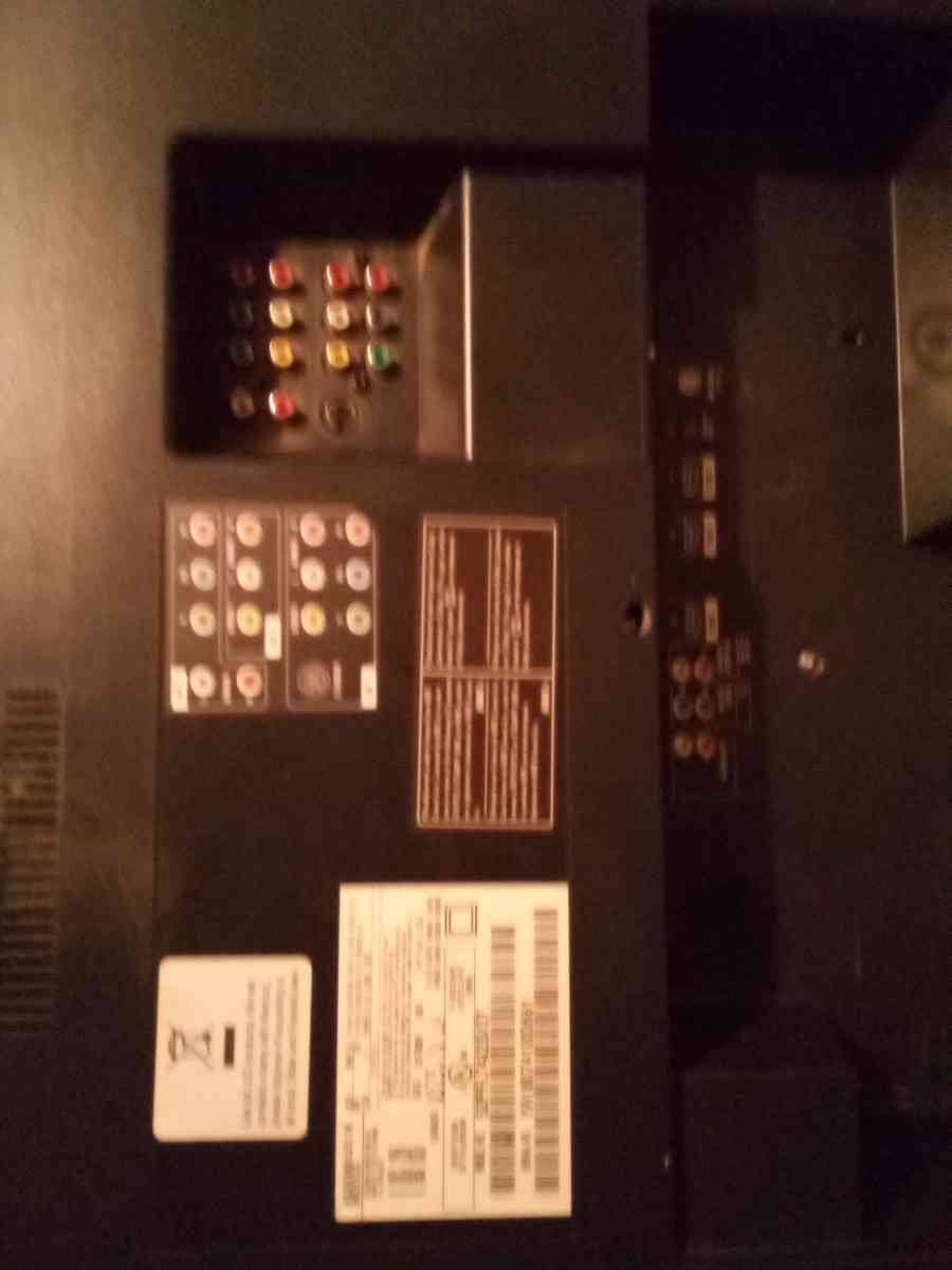 Philips tv Model number 52PFL7422D37 - San Bernardino, California - FleaMarketBay