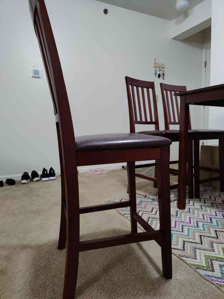 Dinner Table - Perrysburg, Ohio - FleaMarketBay