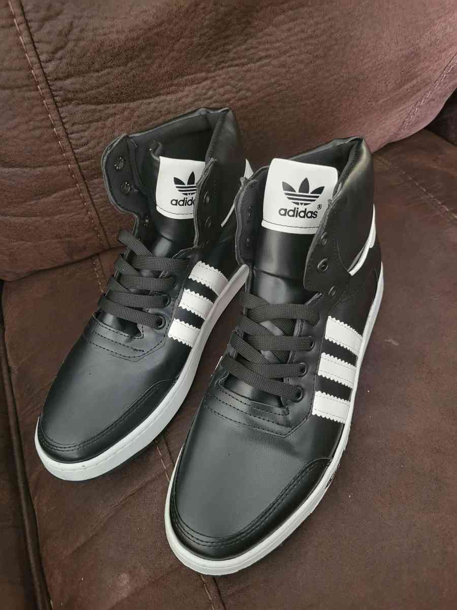 mens sneakers size 42 - Tucson, Arizona - FleaMarketBay