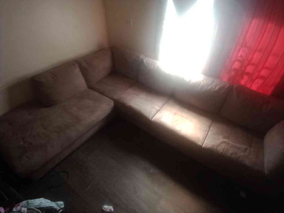 used sectional couch fair condition - Otterbein, Indiana - FleaMarketBay