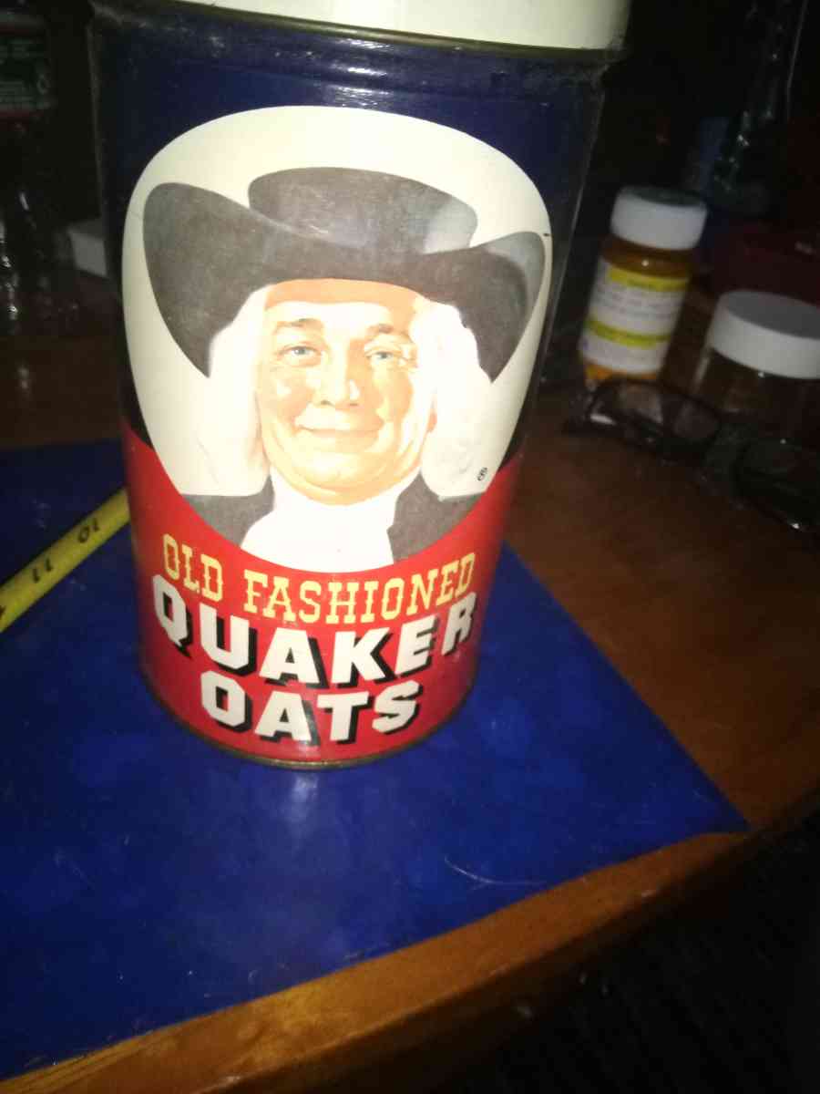 Old Fashioned Quaker Oats 1982 tin - Pawtucket, Rhode Island