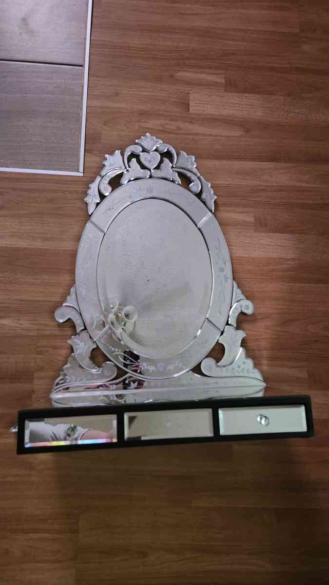 vintage venetian mirror  vanity - Glasgow, Kentucky - FleaMarketBay