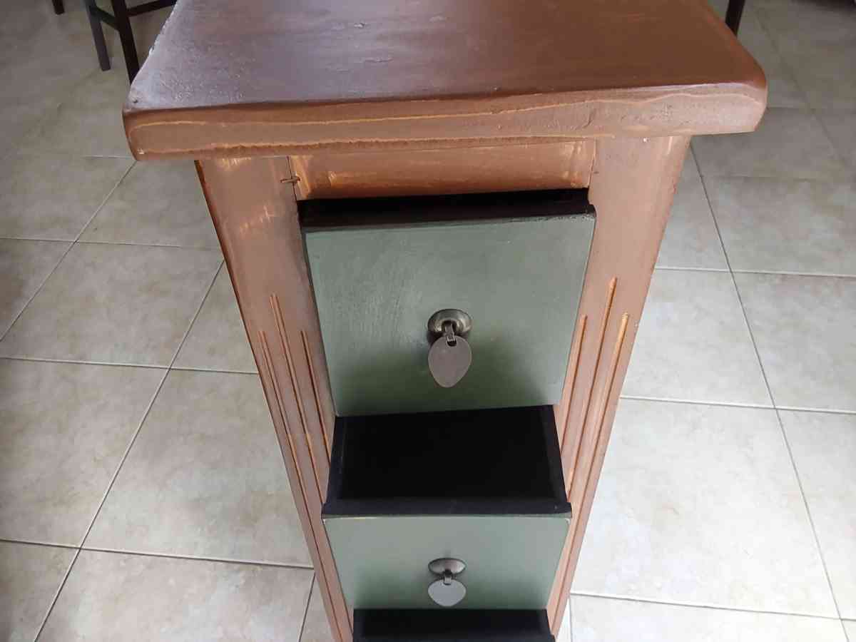 jewelry cabinet - Fort Lauderdale, Florida - FleaMarketBay