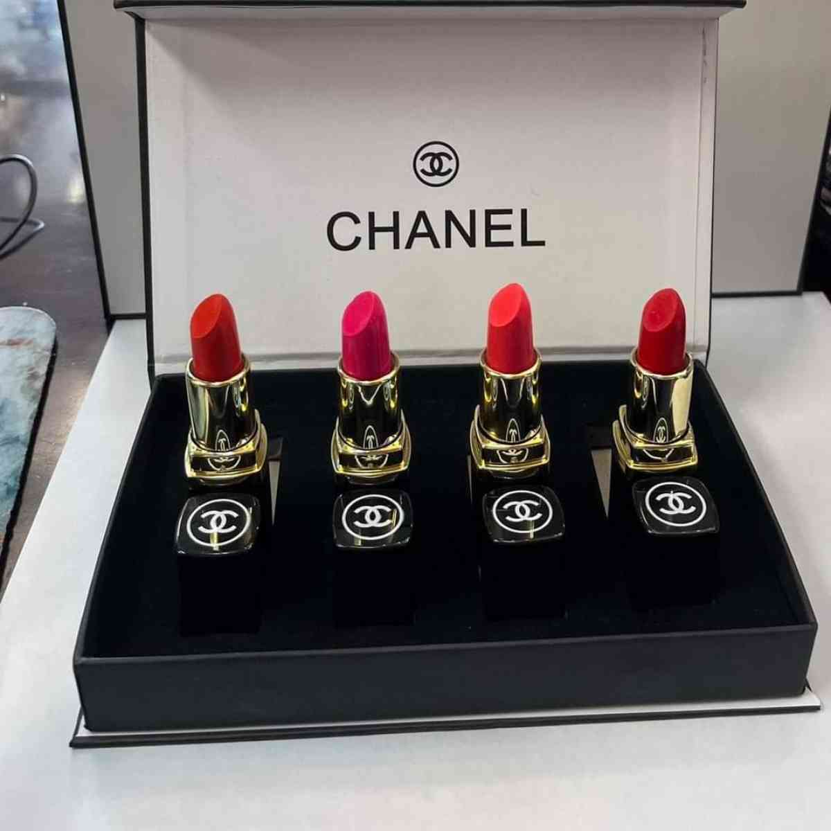 sale  channel lipstick  set - Colleyville, Texas - FleaMarketBay