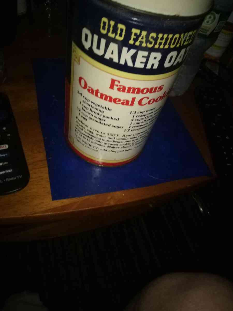 Old Fashioned Quaker Oats 1982 tin - Pawtucket, Rhode Island - FleaMarketBay