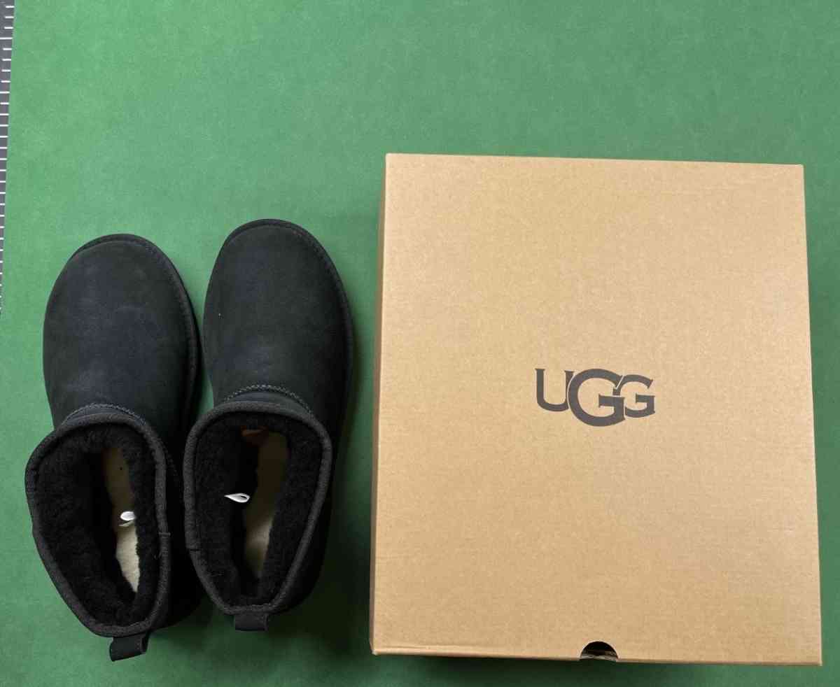 new UGG classic mini - Brooklyn, New York