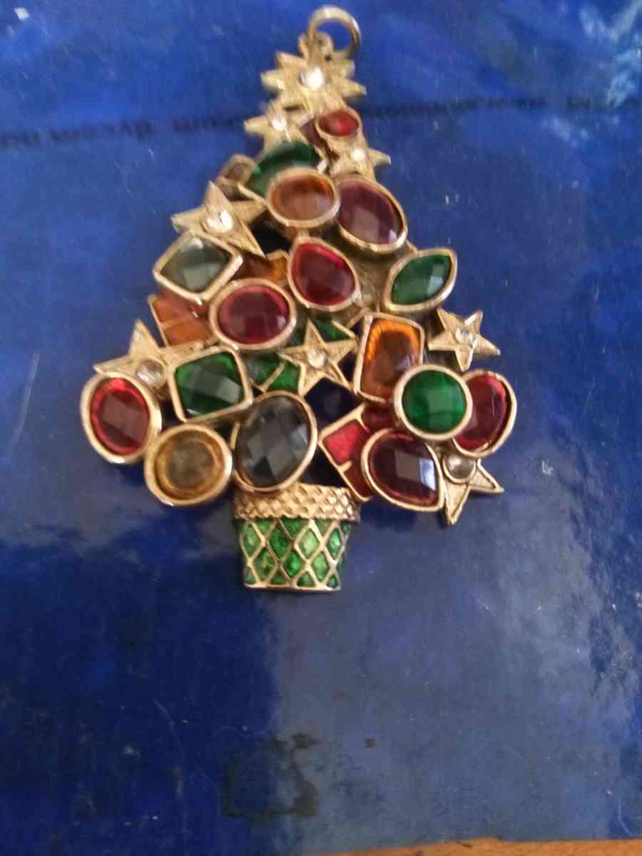 Vintage Christmas tree pendant - Pawtucket, Rhode Island - FleaMarketBay